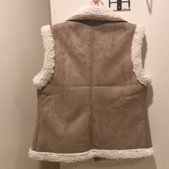 Design history Sherpa faux fur vest NWT large - Picture 3 of 3